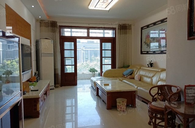 湖边名人苑三期精装修南北通透户型方正，电梯房，带双车库位置好