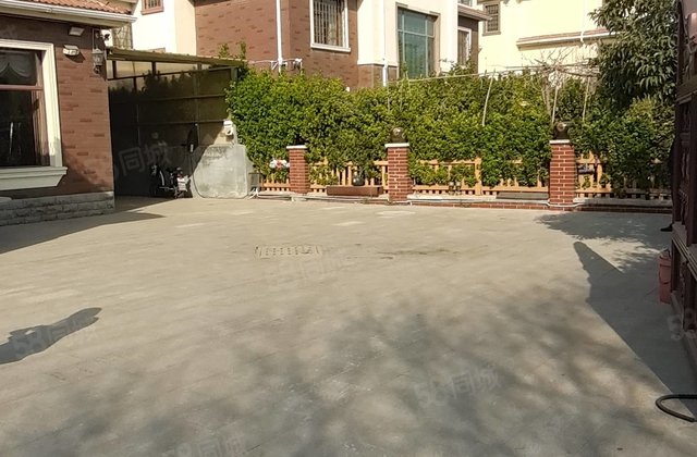 城市主人独栋别墅占地1.5亩三面环院