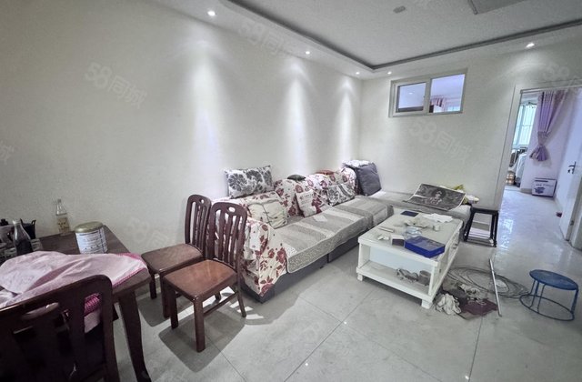 嘉明好楼层精装修 免大税送储藏室 房东诚心出售 三室两厅一卫