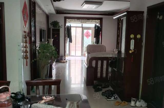 诚心出售  翡翠城一楼带100平大院带车位  双卫 随时看房