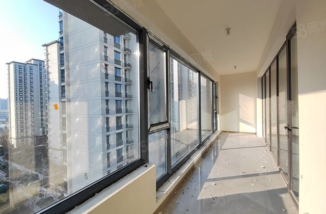 小区性价比 民生城市玖玺 大宽厅落地阳台   实验 车储