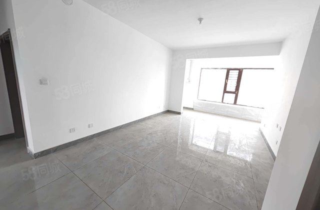 区医院西临，小高层带车储三叶草户型，东南  价格  ，  来