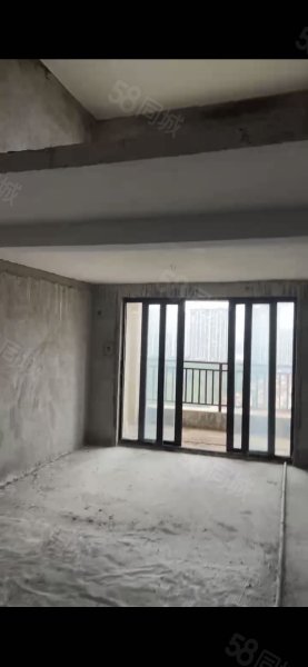 皇玛花园3室2厅2卫47.5㎡南69万