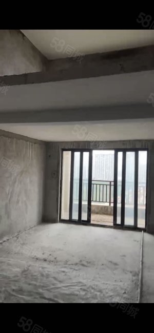 皇玛花园3室2厅2卫47.5㎡南69万