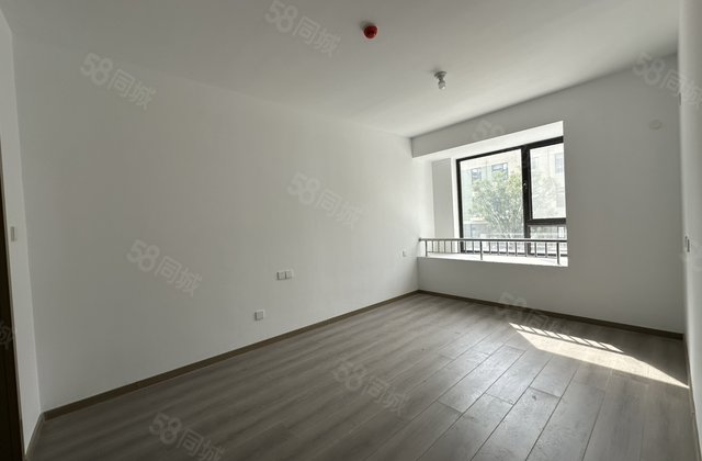 急售 区医院附近 城市芳华 带车位和储 三室二卫