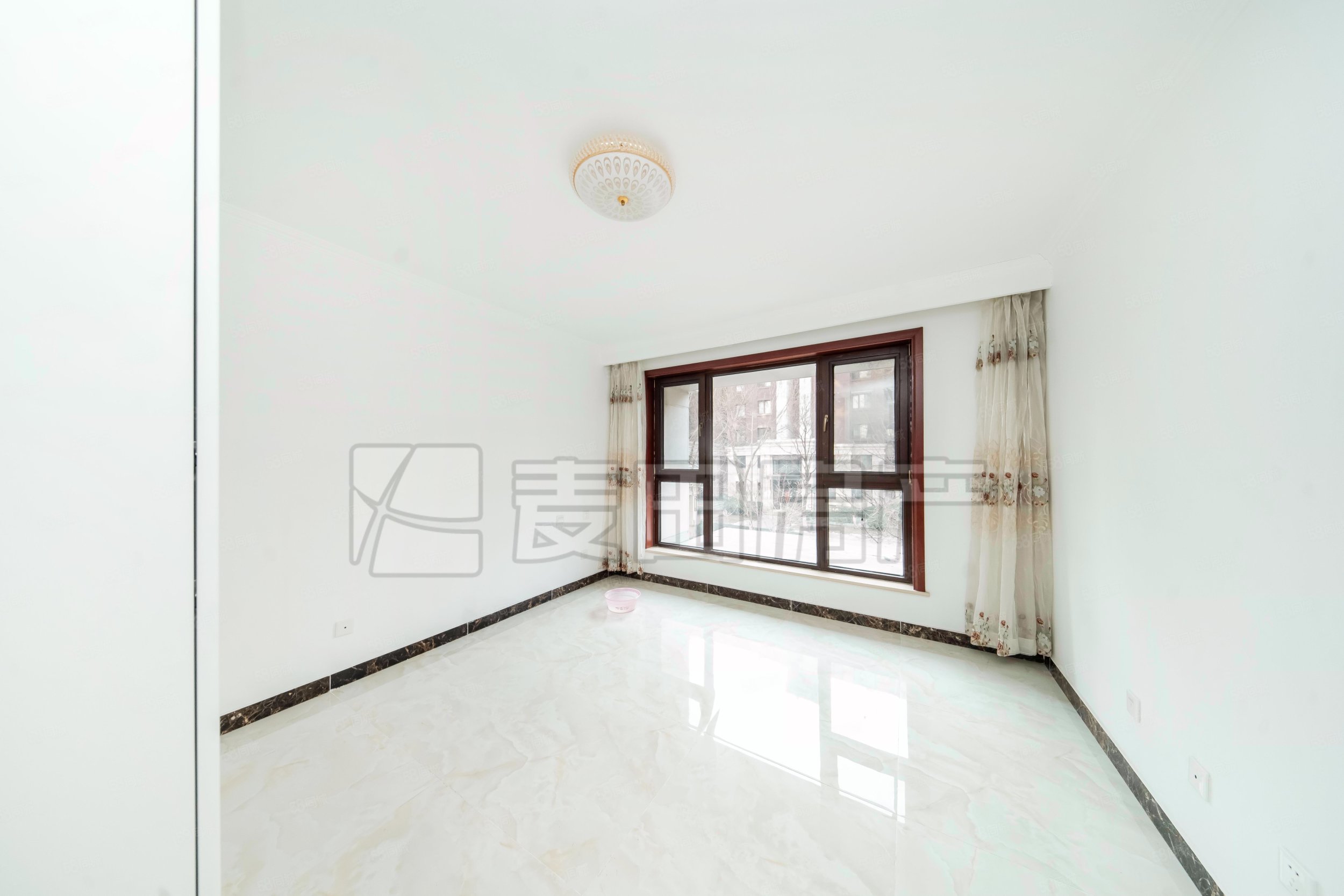 世華龍樾三里3室2廳2衛(wèi)111.52㎡南北1120萬