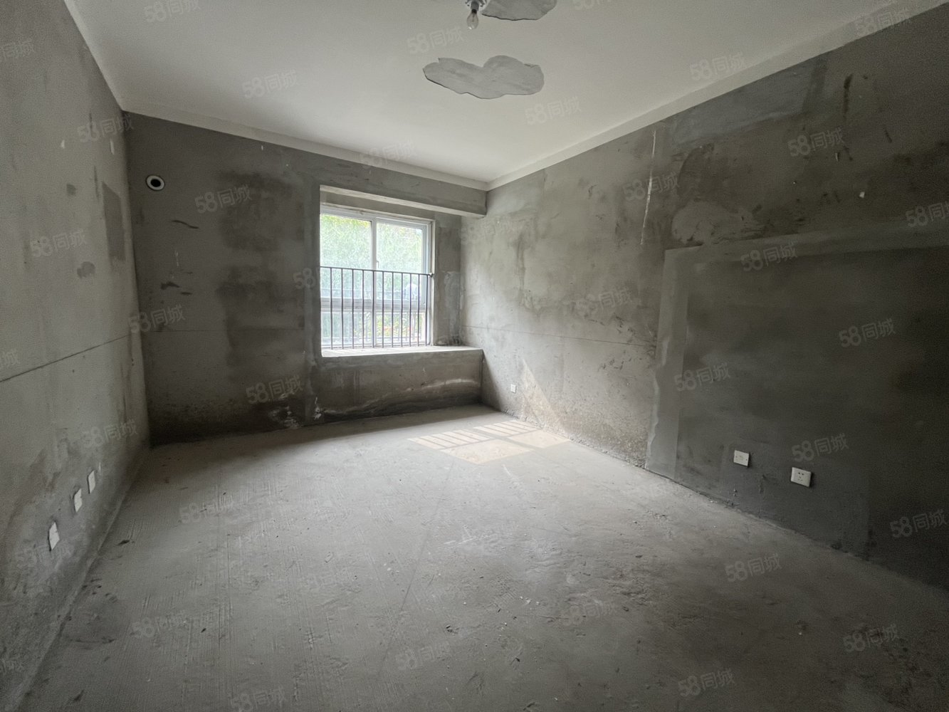 金大地时代公馆3室2厅2卫126㎡南北89万