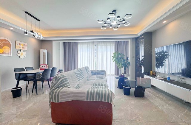 朗悦府静园4室2厅129.44㎡240万二手房图片