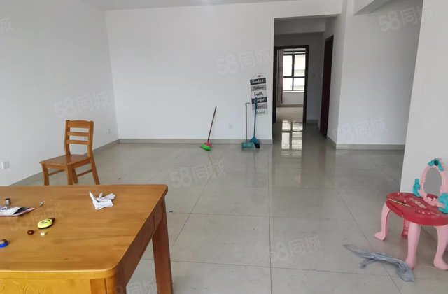 电梯房 次新房 中间楼层 南向采光好 近   交通便利