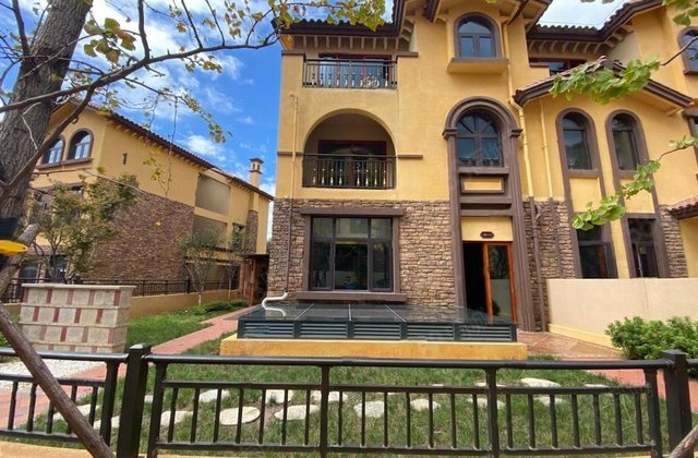 北市区黑龙潭公园旁总高5层现房别墅带前后花园带露台随时看房