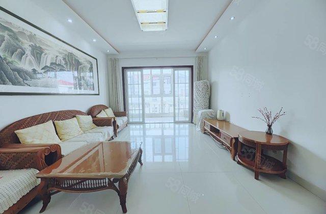 新东方名人苑，东昌湖边，电梯洋房，观湖景，客厅朝阳双阳台