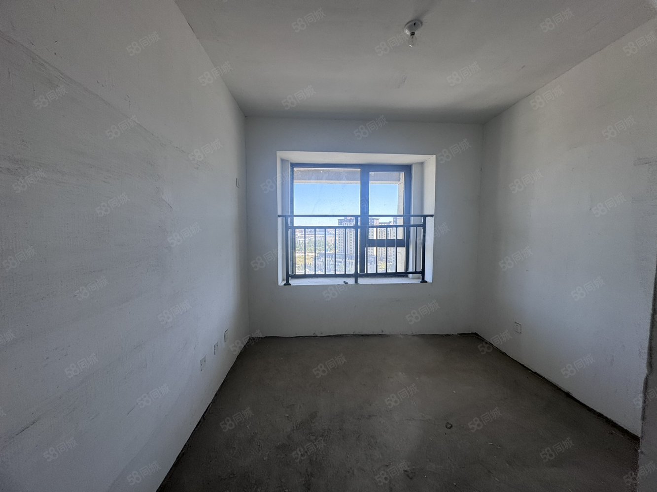 绿地斐勒公馆3室2厅2卫149㎡南北83万