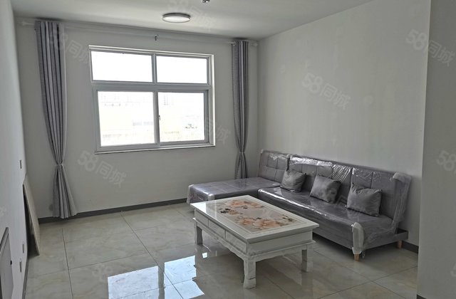 江北水镇A区，北邻   中  ，南邻医院，地理位置佳