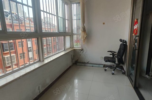 急售！紧邻七中！错层！舒适三室！送储！随时看房