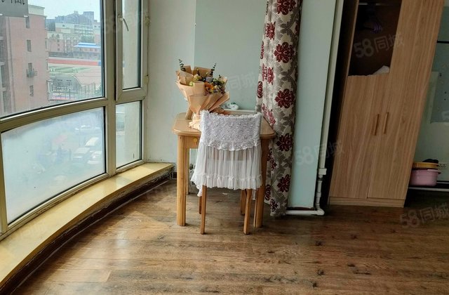 富春花园4室2厅195.24㎡135万二手房图片