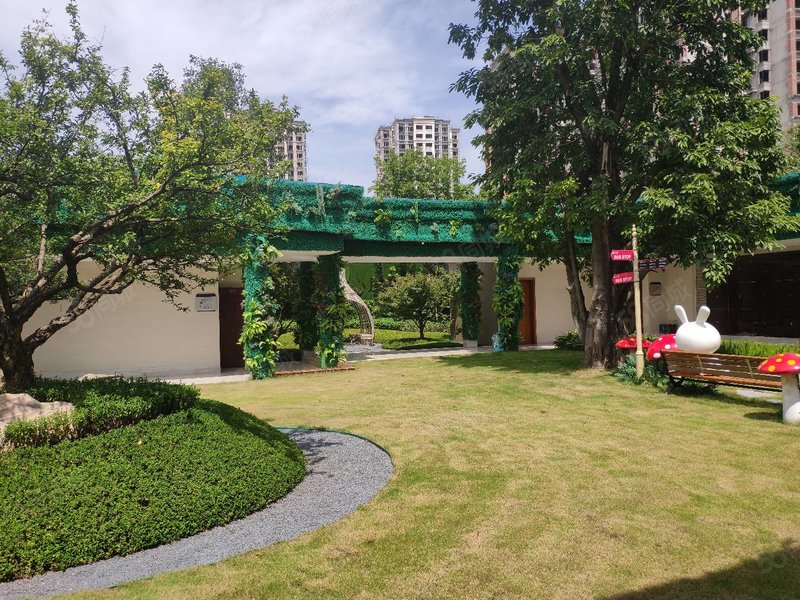 璧山高铁云巴旁边 恒大御澜庭精装修 三室两厅两卫