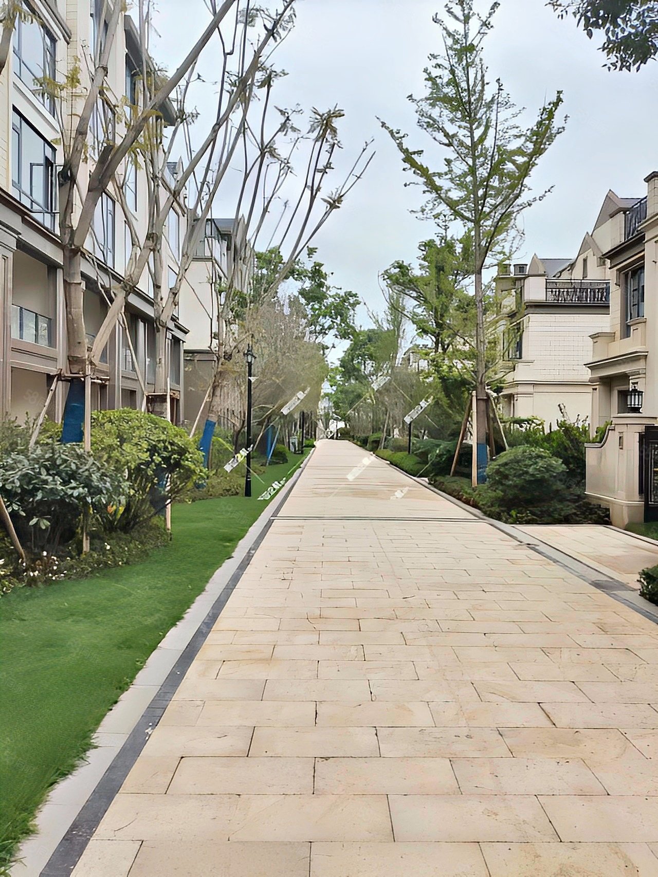 生态半岛 滇池俊府威廉郡精装东南带2个车位上面2层下面2层,俊发滇池