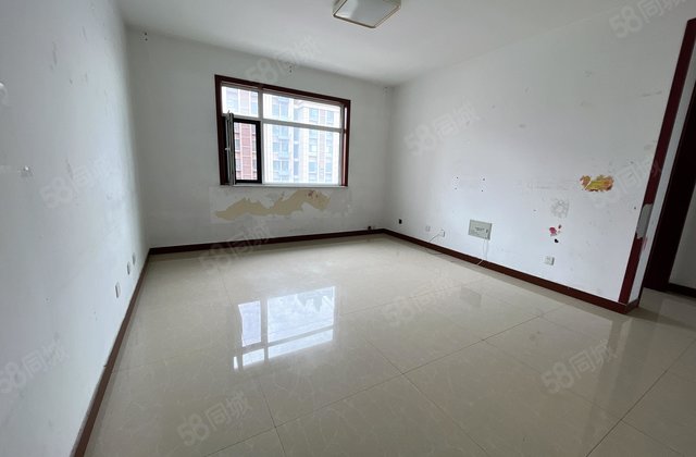 送车储 电梯房 双卫生间 商圈成熟 楼龄新 实验 文轩