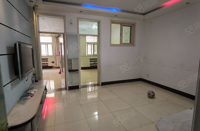 振兴路 孝心一楼 正规三室 免大税 带储藏室随便停车锅炉厂