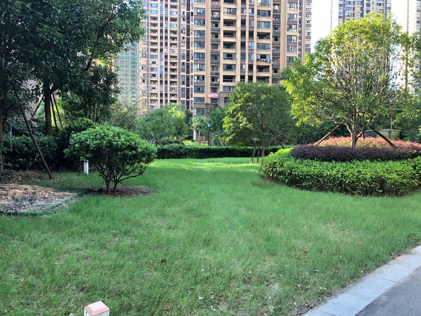 万安三峰中央城3室2厅2卫133㎡南北95万