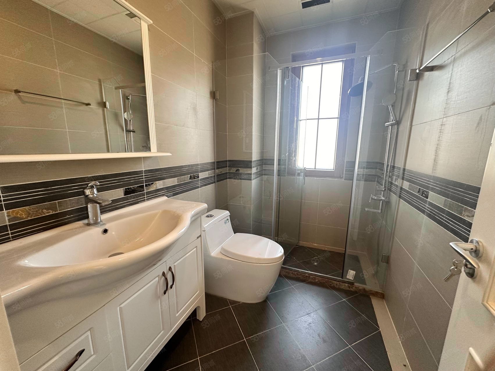 藍岸麗舍(別墅)8室3廳8衛(wèi)591.37㎡南北1380萬