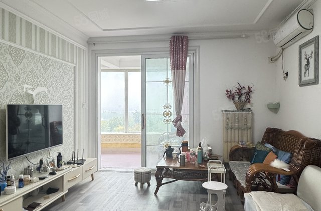 湖边观景房  前排无遮挡 超大阳台 三室 房东诚心出售