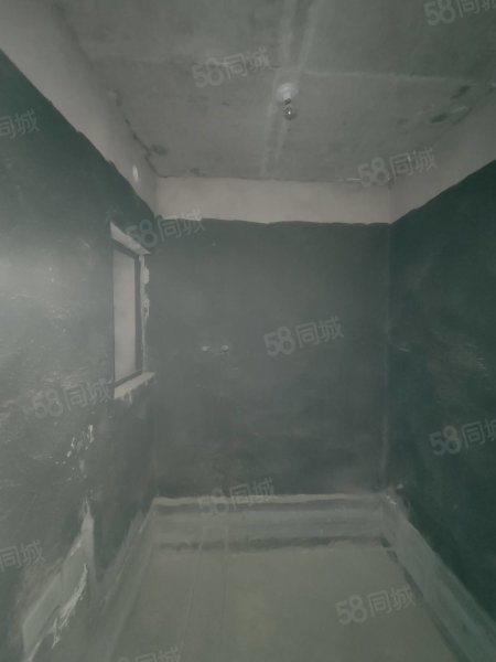 阳光翡翠华府4室2厅3卫206㎡南北109万