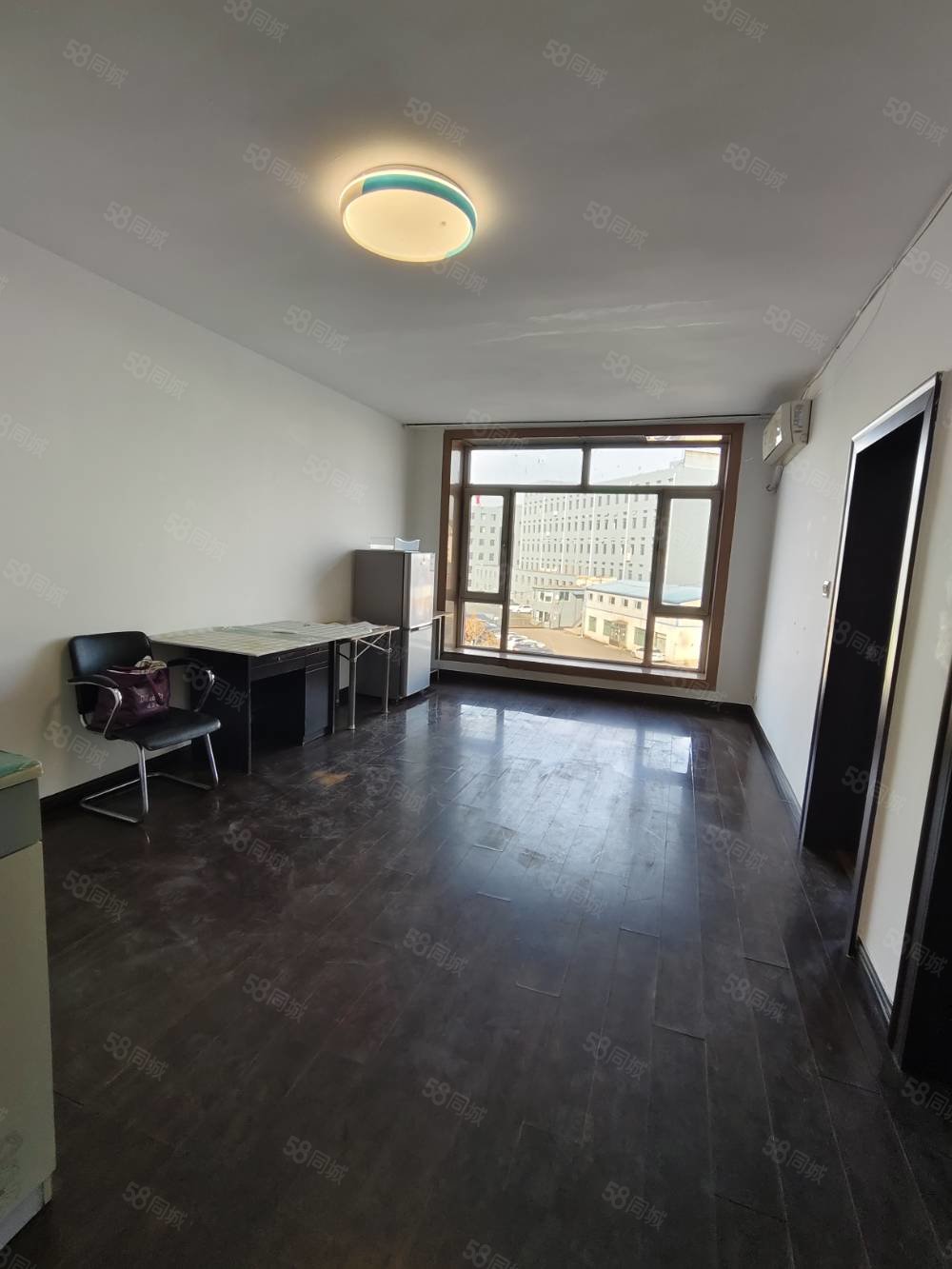 县土产综合楼1室1厅1卫52㎡南9万