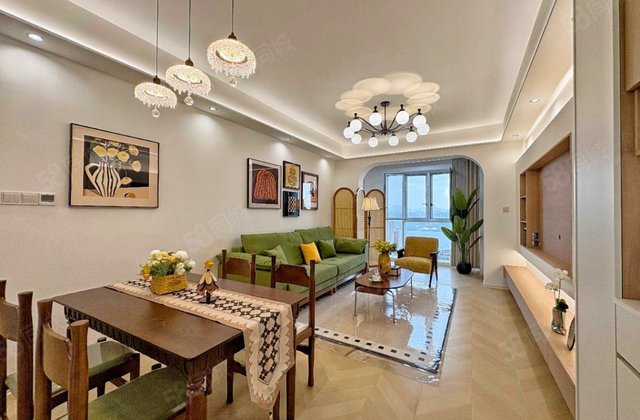 绿地海外滩(二期)3室2厅109.88㎡73万二手房图片