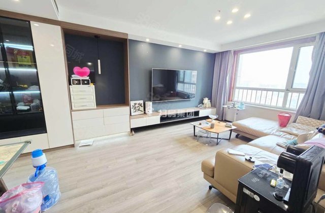 开发区清水湾，精装三居  楼层，可观静，带车储，看房方便