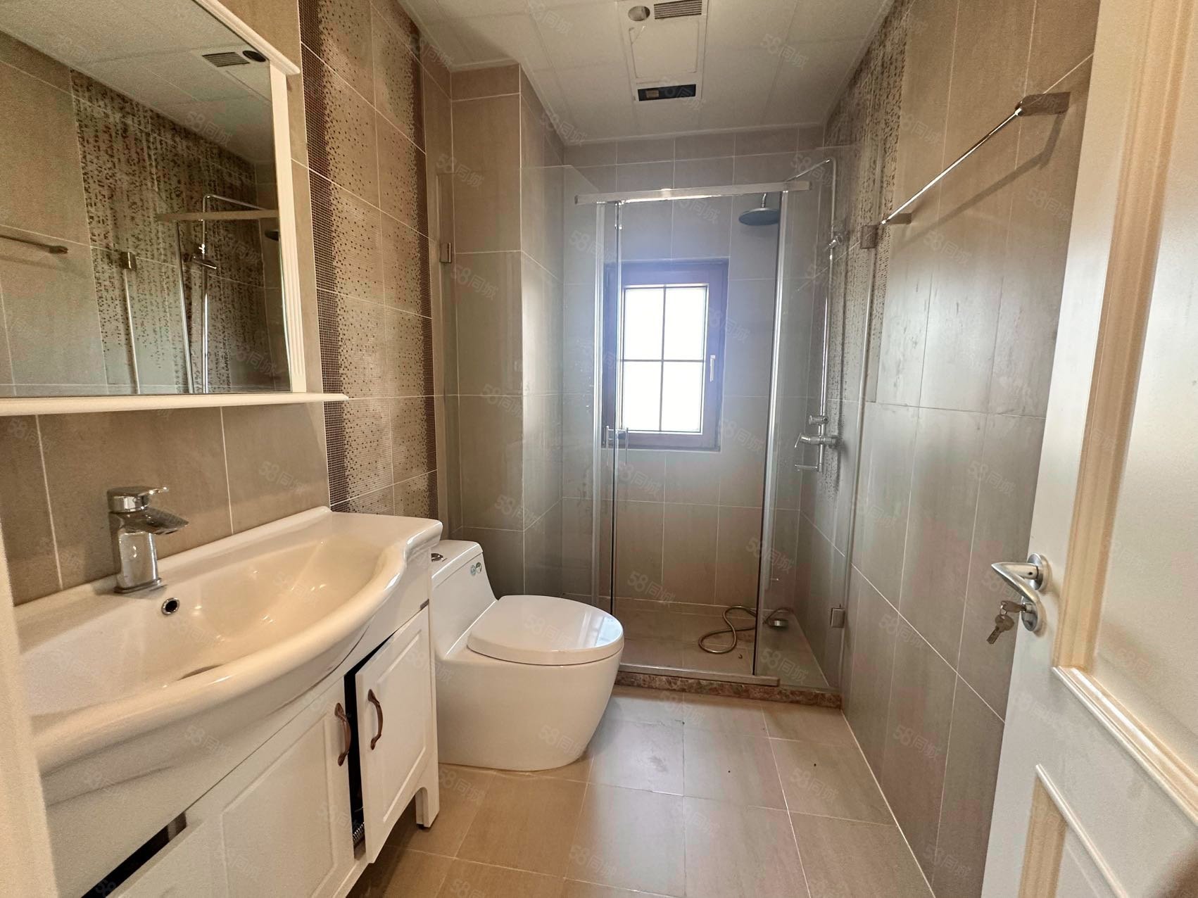 藍岸麗舍(別墅)8室3廳8衛(wèi)591.37㎡南北1380萬