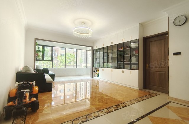 208 双阳台！电梯洋房！送车位免大税！元宝户型！有钥匙