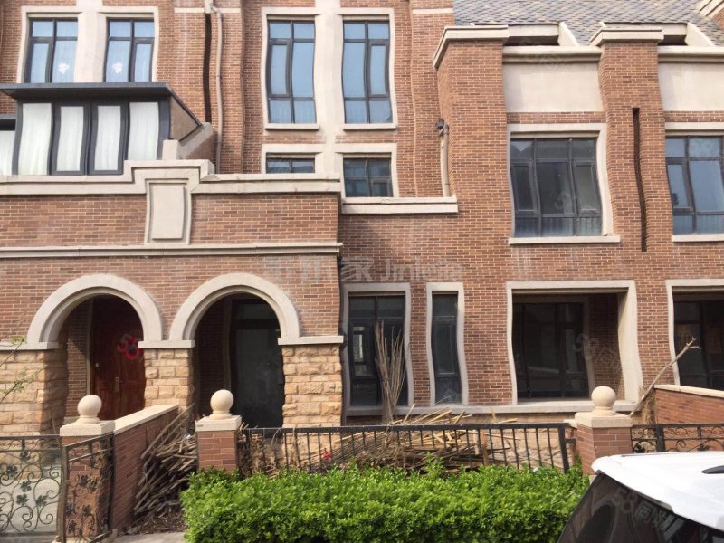 华侨城沁水苑联排别墅 一楼带卧室 有挑空 诚心出售随时看房