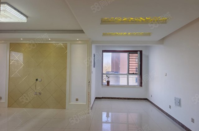 新城邦电梯精装边户带车位单价5000急急急