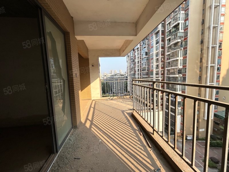 山水华庭4室2厅2卫130.77㎡南北69.8万