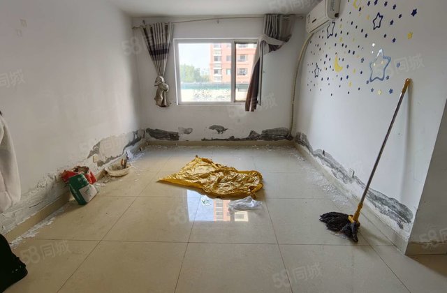 低价急售，先锋 三室两厅 送储