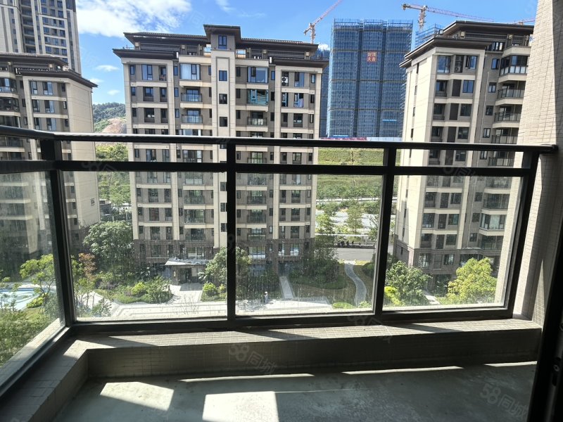 急售9800多一平湖景洋房东边户四房紫金山远洋山水