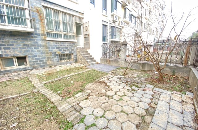 汽车站东临带大院子 建设路 中华苑北区 水晶丽城旁紧靠亿丰