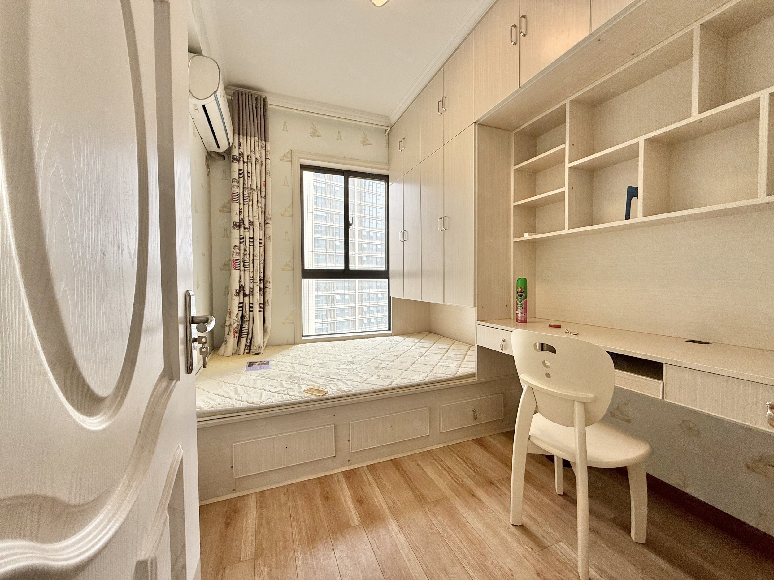 天麟时代经典2室2厅1卫70㎡南北45万