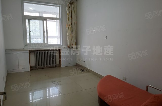 东昌总校一楼三室两卫带地上车库，  何必东奔西走  在家门口