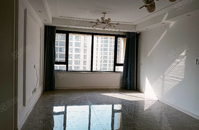 百合新城 三室两卫  带车位储藏室 三叶草户型 免大税