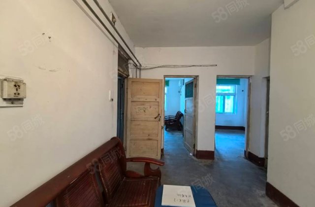 老文轩 电业局三院 一楼带院 三居室 出行便利 75万