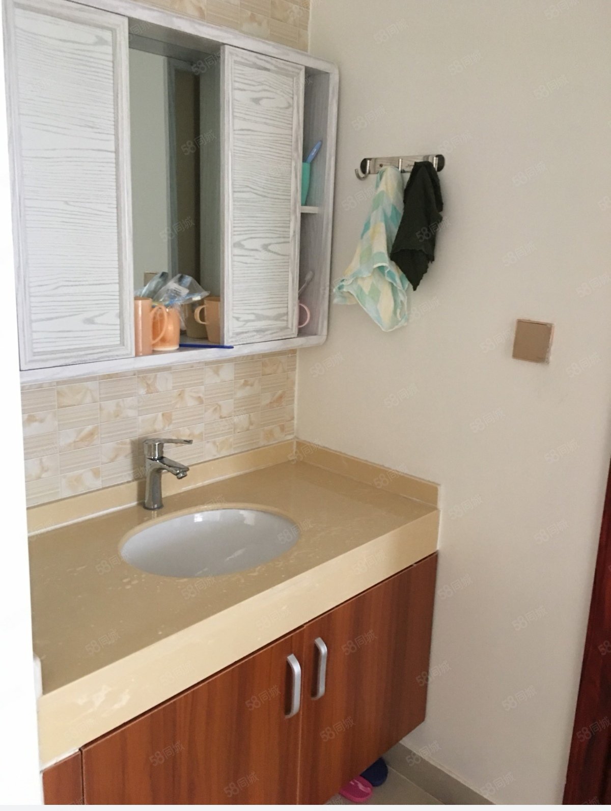 荣德庄园2室2厅1卫61.67㎡南45万