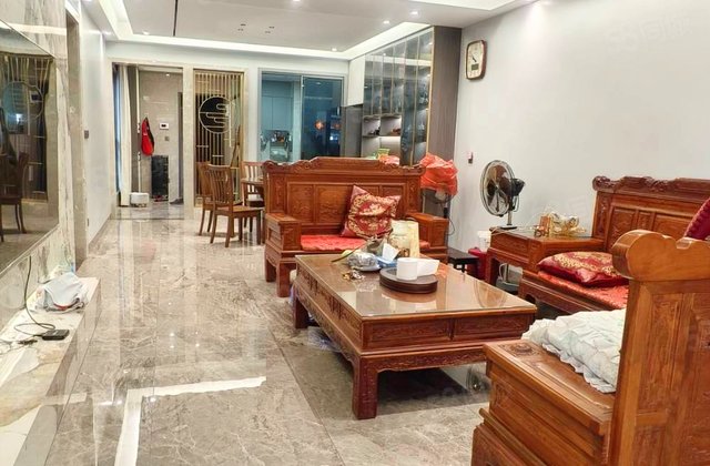 龙湖苑3室2厅144㎡100万二手房图片
