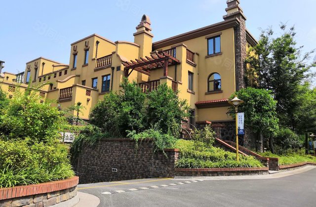 昆山市淀山湖镇上海湾联排别墅,全新毛坯,随时看房