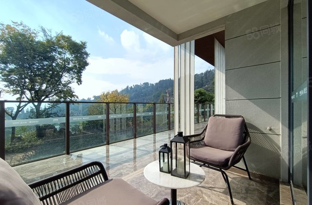 融创旁 特价房 仅一套 125平米 四楼176万 滇池半山