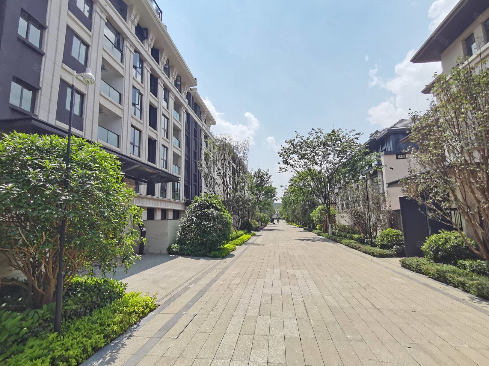 海东俊园2期精装修一楼带60平米2花园次新房小区环境优美