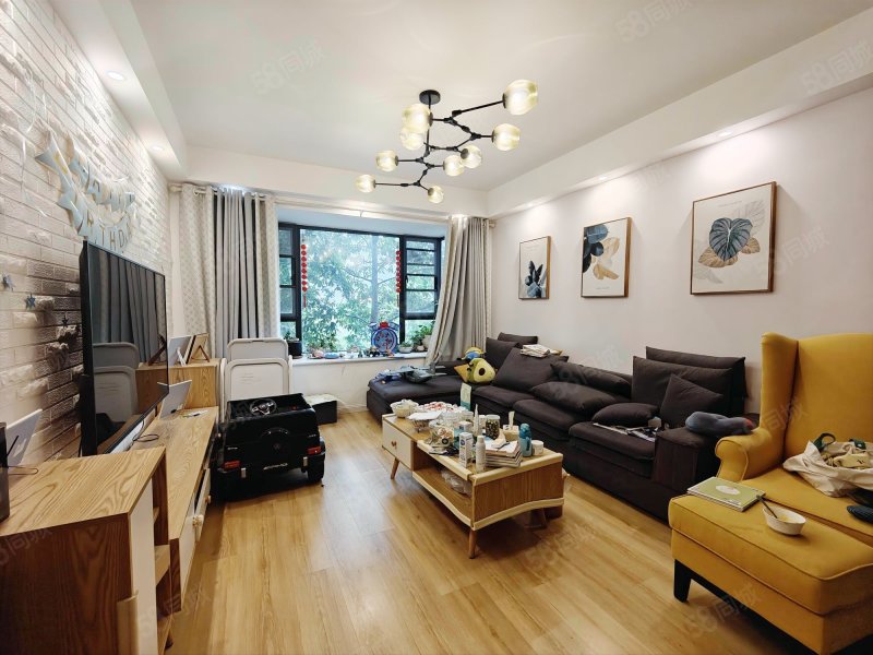 麓山印象 产权清晰 双卫格局 带电梯 临地铁 满五 精装修