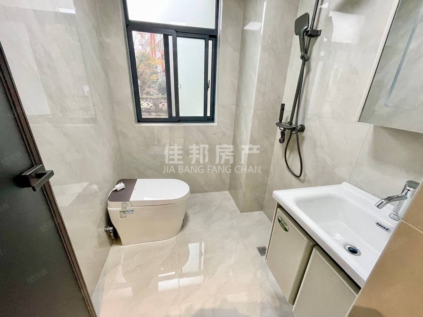 电信佳苑3室2厅2卫126㎡南北83.8万