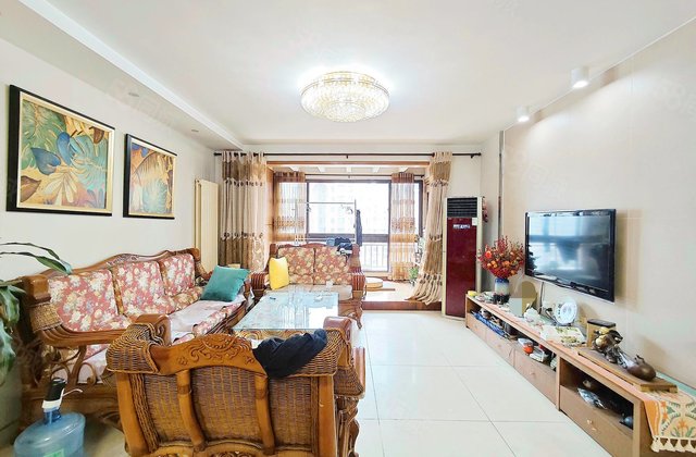 名士豪庭1区3室2厅141.47㎡299万二手房图片